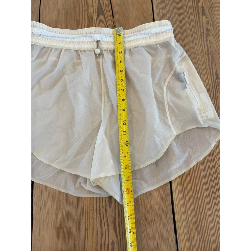 Lululemon Women's Step Out‎ Short White Opal Water Repellant 4/6